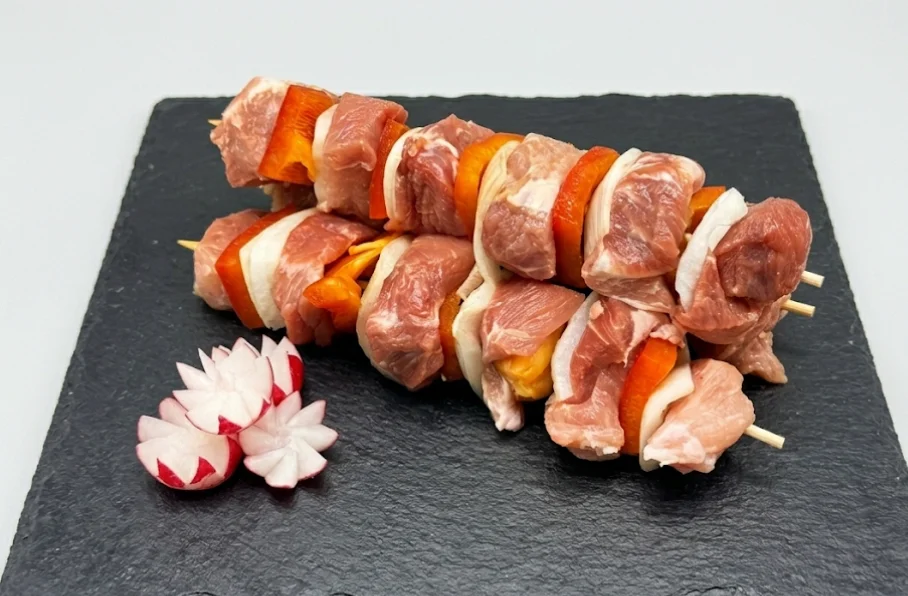 Schweinefleischspieß mit Paprika und Zwiebel