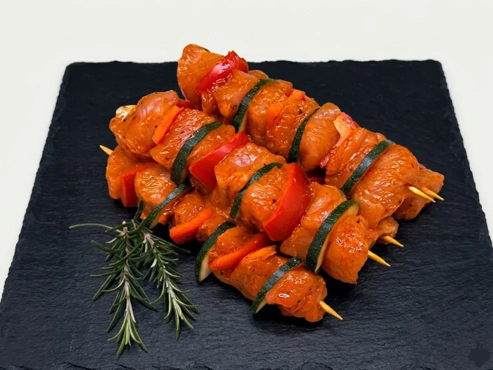 Putenspieß mit Paprika und Zucchini mariniert