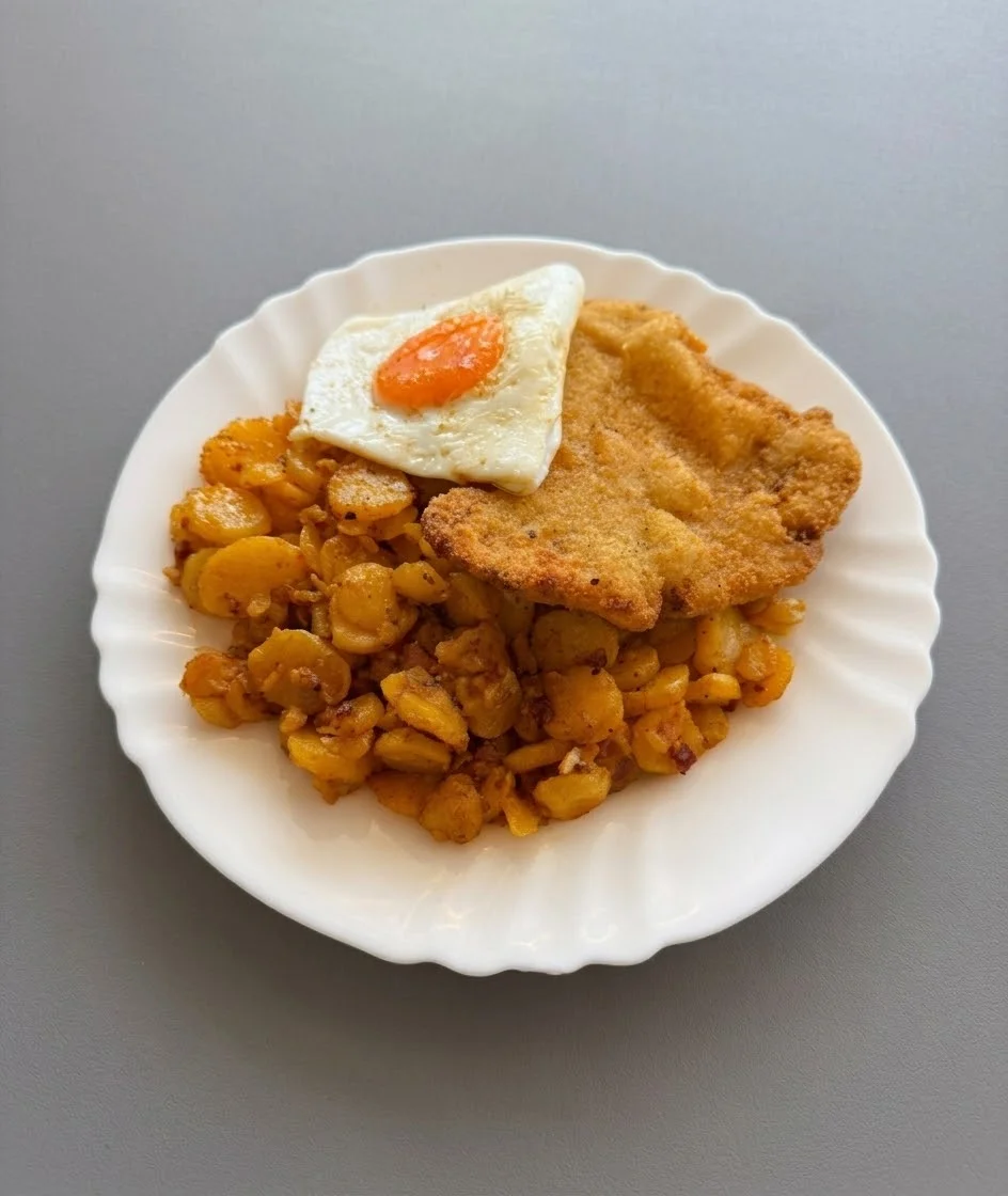 Schweineschnitzel mit Spiegelei und Bratkartoffeln
