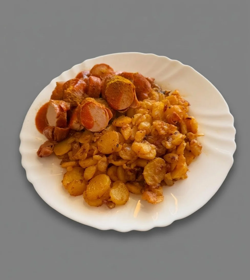 Currywurst mit Bratkartoffeln