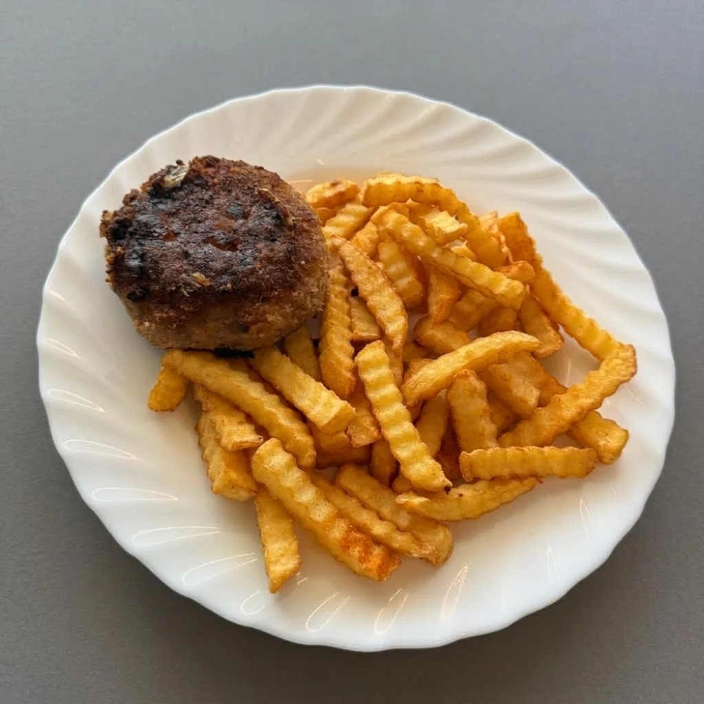 Bulette mit Pommes