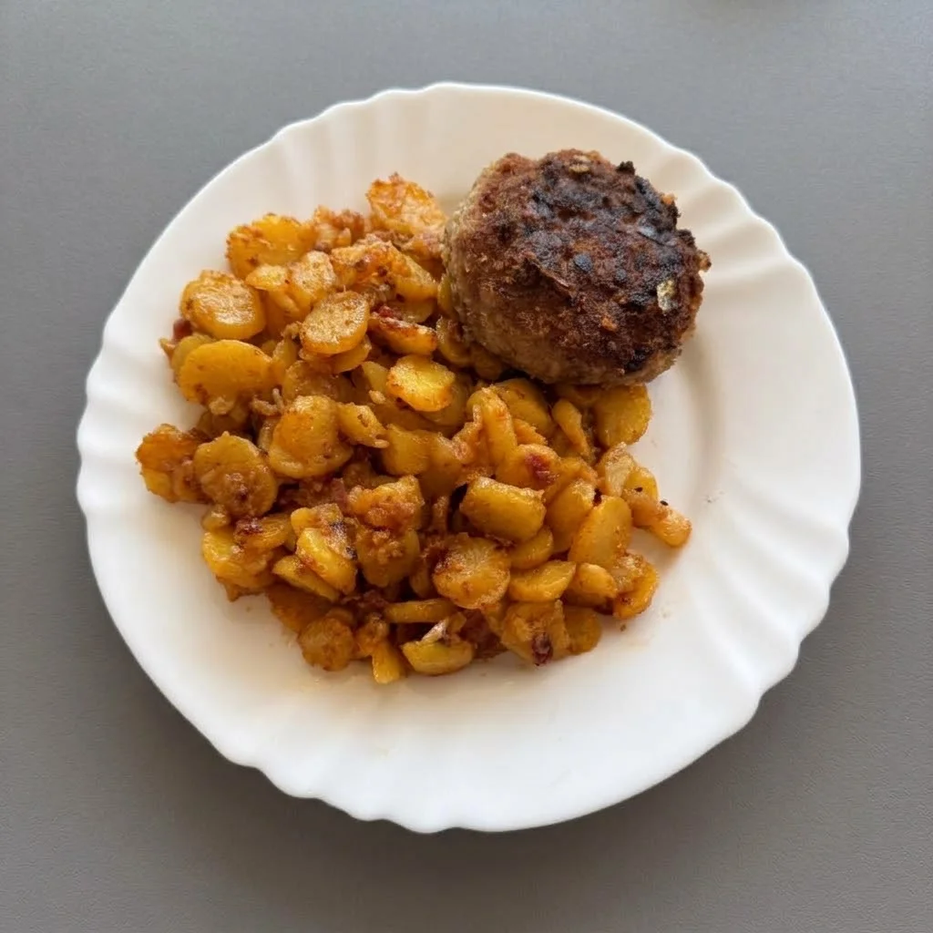Bulette mit Bratkartoffeln